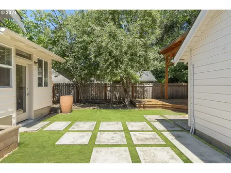 710 Se 61st Avenue Portland OR 97215