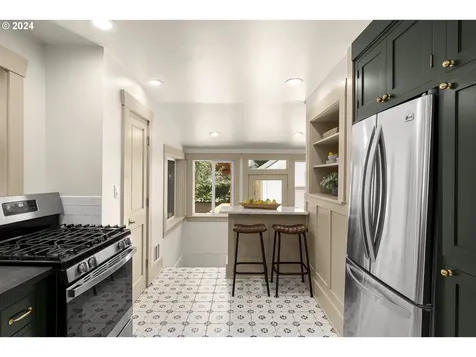 710 Se 61st Avenue Portland OR 97215