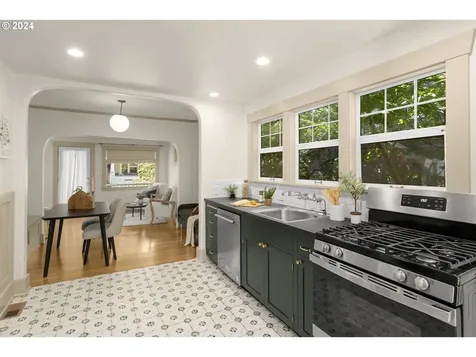 710 Se 61st Avenue Portland OR 97215