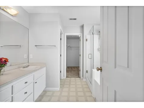 19447 Woodlands Terrace Oregon City OR 97045
