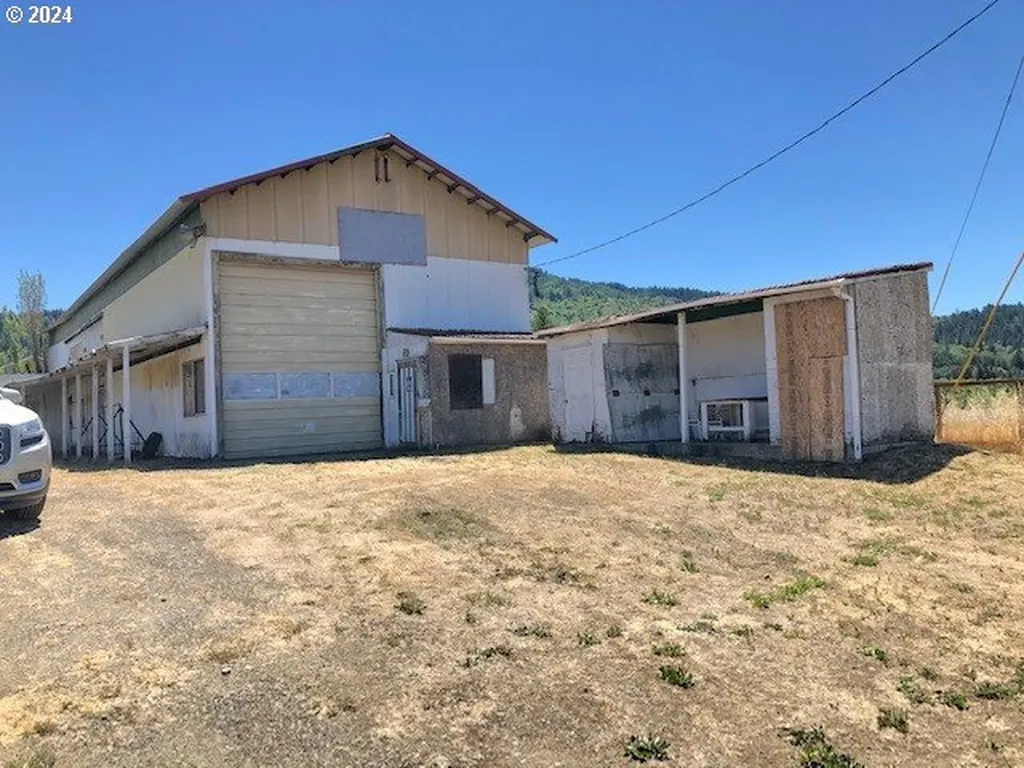 325 Hutchins Street Sutherlin OR 97479