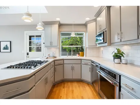 7545 S Corbett Avenue Portland OR 97219