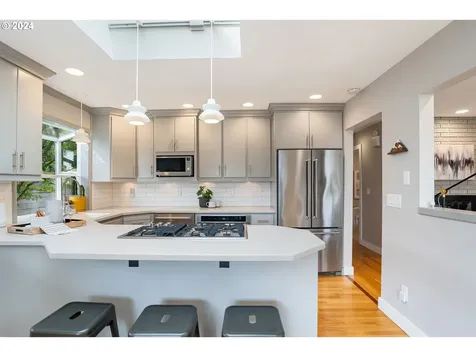 7545 S Corbett Avenue Portland OR 97219