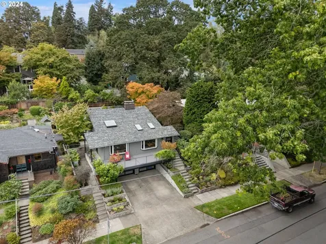 7545 S Corbett Avenue Portland OR 97219