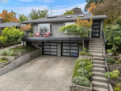7545 S Corbett Avenue Portland OR 97219