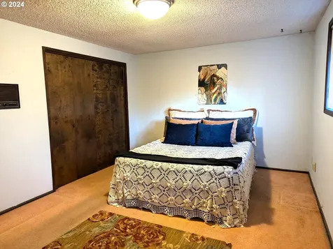 1865 Lincoln Road Coos Bay OR 97420