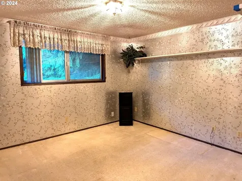 1865 Lincoln Road Coos Bay OR 97420
