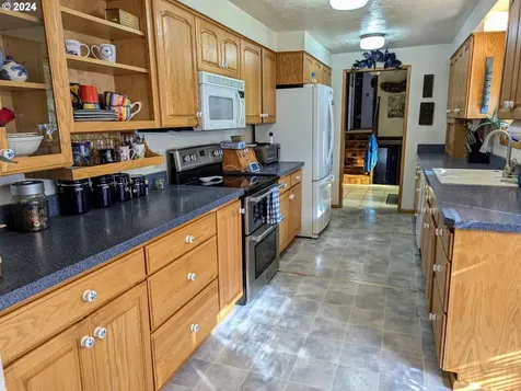 1865 Lincoln Road Coos Bay OR 97420