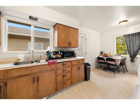 1080 5th Street Woodburn OR 97071