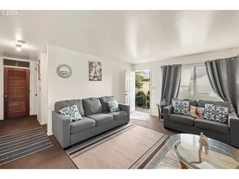 1080 5th Street Woodburn OR 97071