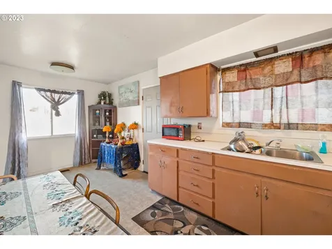 1080 5th Street Woodburn OR 97071