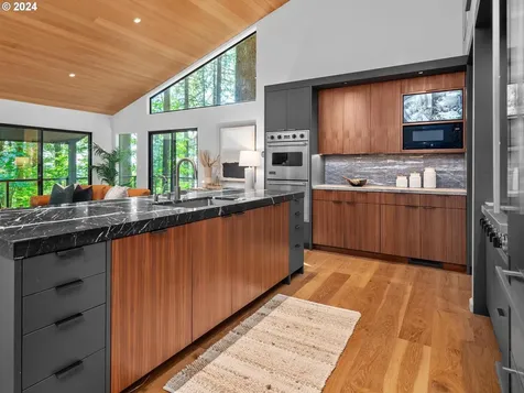 4731 SW 18th Drive Portland OR 97239