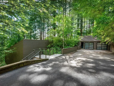 4731 SW 18th Drive Portland OR 97239