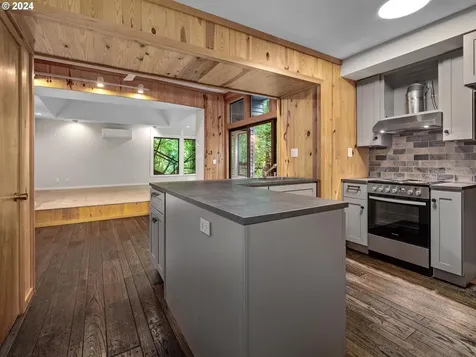 4731 SW 18th Drive Portland OR 97239