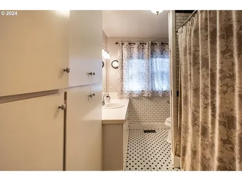 1955 Graham Drive Eugene OR 97405