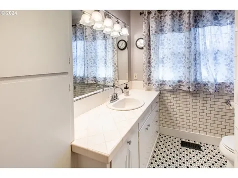 1955 Graham Drive Eugene OR 97405