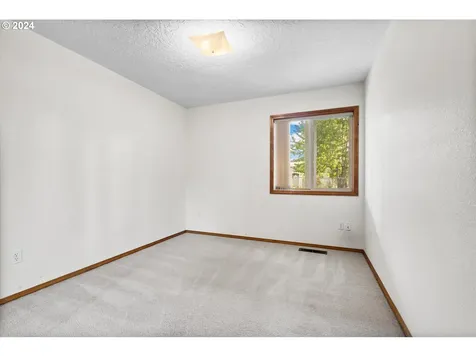 590 SW Ruby Court Mcminnville OR 97128
