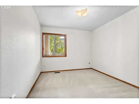 590 SW Ruby Court Mcminnville OR 97128