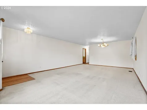 590 SW Ruby Court Mcminnville OR 97128