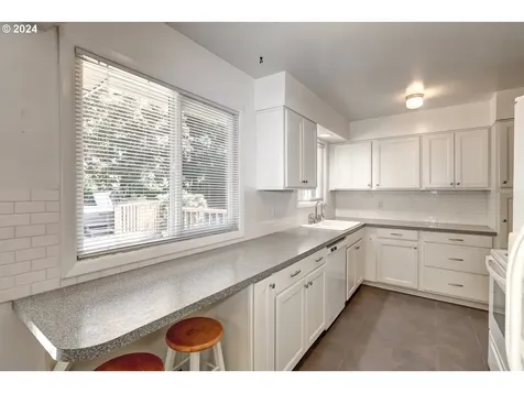 532 Se 11th Place Hillsboro OR 97123