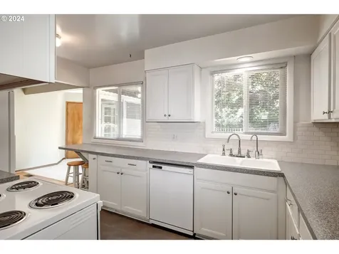 532 Se 11th Place Hillsboro OR 97123