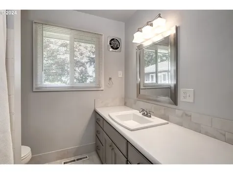 532 Se 11th Place Hillsboro OR 97123