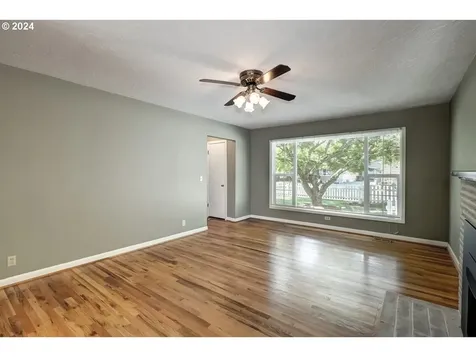 532 Se 11th Place Hillsboro OR 97123