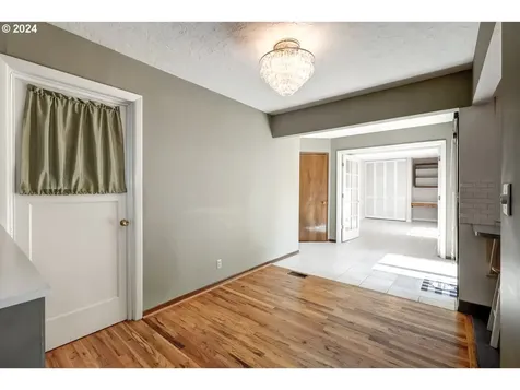 532 Se 11th Place Hillsboro OR 97123