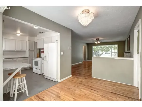 532 Se 11th Place Hillsboro OR 97123