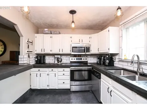 6321 Aster Street Springfield OR 97478