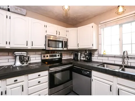 6321 Aster Street Springfield OR 97478