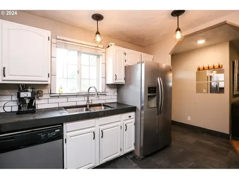 6321 Aster Street Springfield OR 97478