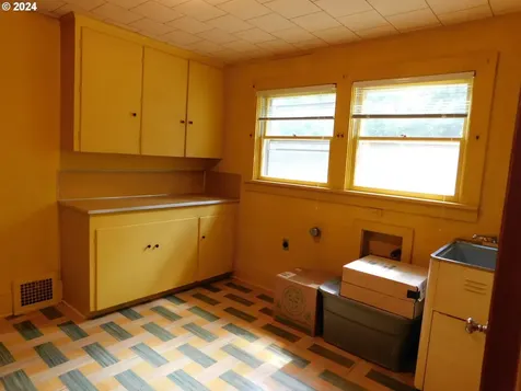 150 N Dean Street Coquille OR 97423