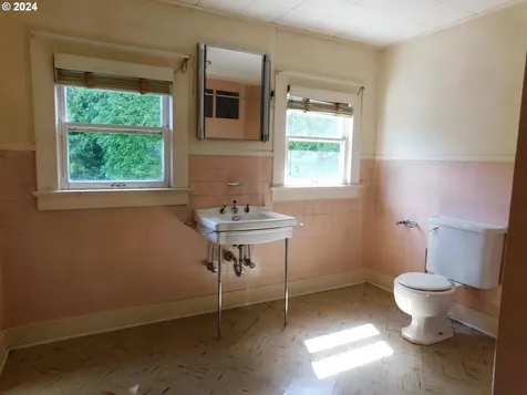 150 N Dean Street Coquille OR 97423