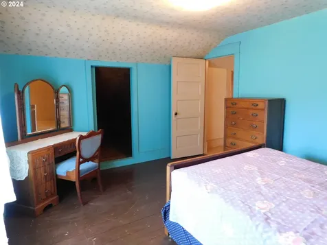 150 N Dean Street Coquille OR 97423