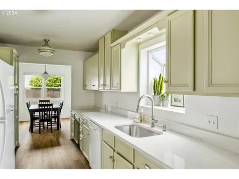 4324 NE 73rd Avenue Portland OR 97218