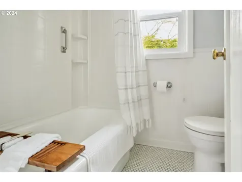 4324 NE 73rd Avenue Portland OR 97218