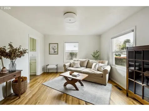 4324 NE 73rd Avenue Portland OR 97218