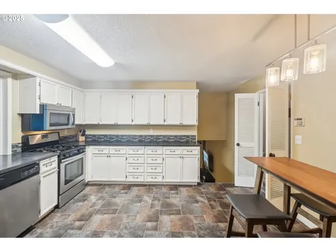 6760 SW Ventura Drive Portland OR 97223