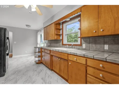 2550 Wooddale Avenue NE Salem OR 97301