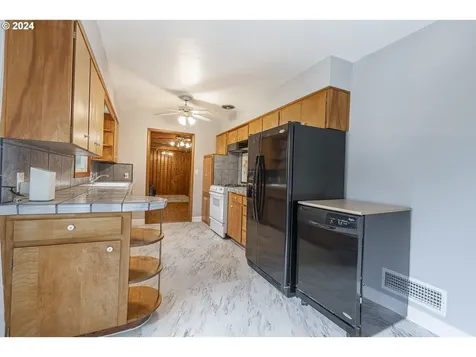 2550 Wooddale Avenue NE Salem OR 97301