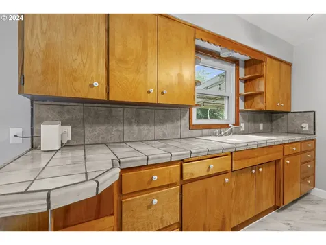 2550 Wooddale Avenue NE Salem OR 97301