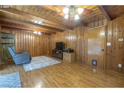 2550 Wooddale Avenue NE Salem OR 97301