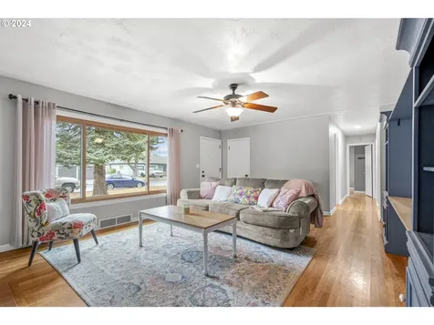 2550 Wooddale Avenue NE Salem OR 97301