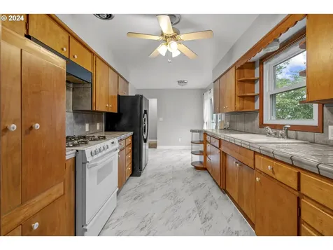 2550 Wooddale Avenue NE Salem OR 97301