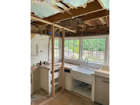8836 SW Birchwood Road Portland OR 97225