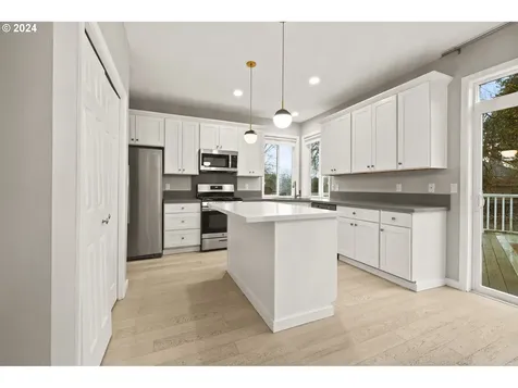 4694 Winthrop Court Lake Oswego OR 97035