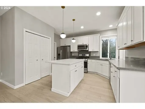 4694 Winthrop Court Lake Oswego OR 97035