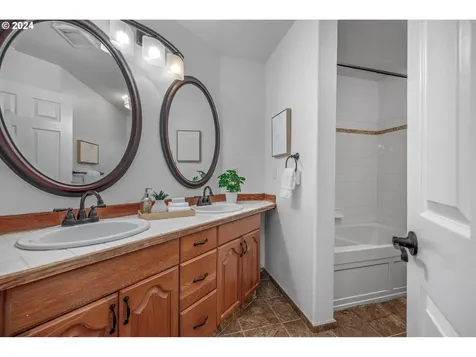 6328 NE 11th Avenue Portland OR 97211