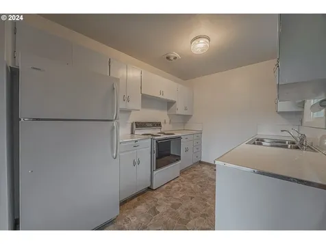 1670 Grant Street North Bend OR 97459